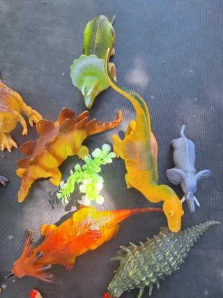 Lote de dinosaurios de juguete