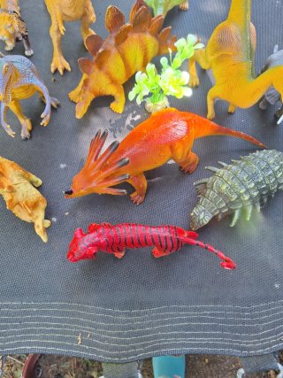 Lote de dinosaurios de juguete