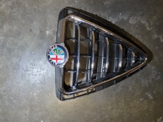 Mascherina Alfa Romeo Giulietta quadrifoglio