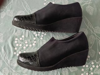 Zapatos de cuña negros