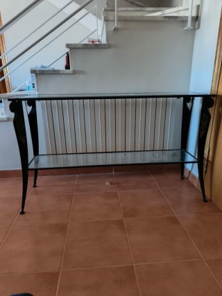 Mesa recibidor cristal y metal en negro