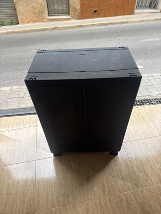 Mueble de resina gris y negro para jardin