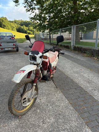 Yamaha XT600 Enduro Roja y Blanca
