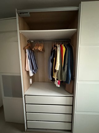 Armario puertas correderas madera y cristal