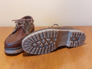 Zapatos náuticos de cuero marrón