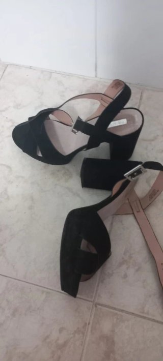 Sandalias de tacón negras