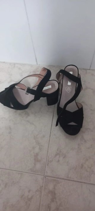 Sandalias de tacón negras