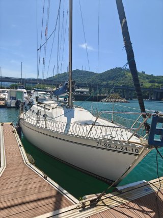 Barco Velero Djinn 28 B2 Marine Intraborda en ORIO