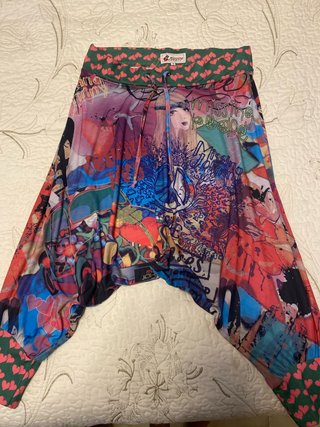 Pantalones anchos talla M. Estampado Corazones