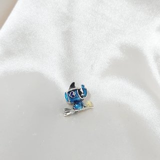 Charm Pandora Stitch con escoba