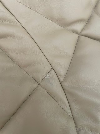 Chaqueta Stradivarius acolchada corta beige