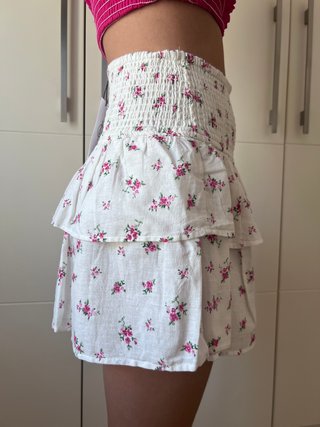 Falda volante Stradivarius floral Talla S