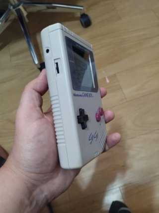 Nintendo Game Boy con schermo IPS