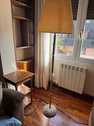 Lámpara de pie vintage dorada y beige Mide 1’70cm