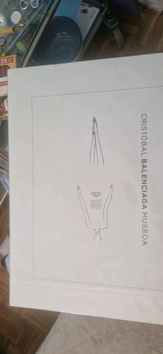 2 Láminas oficiales Cristóbal Balenciaga Museoa