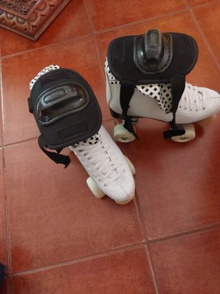 Patines 4 ruedas Boomerang Talla 37 y complementos
