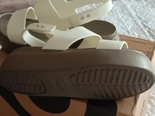 Sandalias plataforma Crocs blancas talla 39