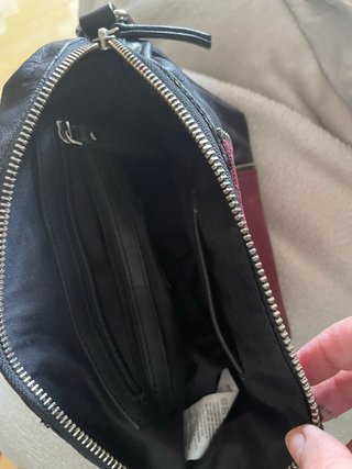 Bolso bandolera pequeño, negro y burdeos.