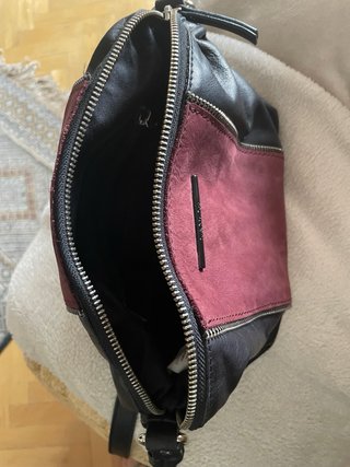 Bolso bandolera pequeño, negro y burdeos.