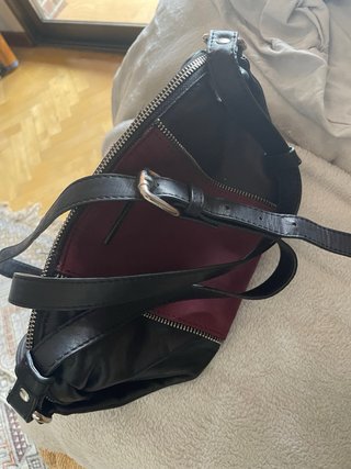 Bolso bandolera pequeño, negro y burdeos.