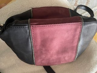 Bolso bandolera pequeño, negro y burdeos.