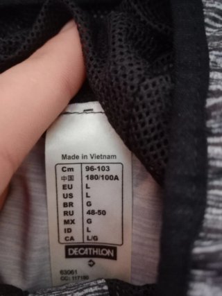 Chaqueta Decathlon Gris con Capucha