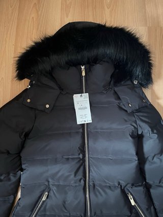 Abrigo Zara Negro con Capucha de Pelo