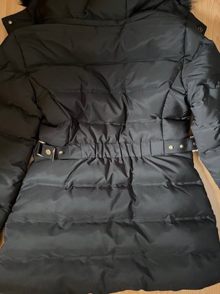 Abrigo Zara Negro con Capucha de Pelo