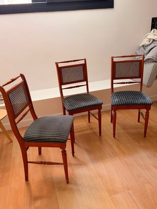 3 Sillas vintage de madera y rejilla