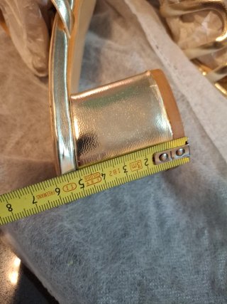 Sandalias doradas H&D