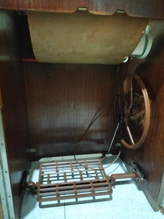 Máquina de coser Singer blanca