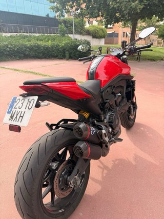 Ducati Monster 2025 (9000km) - compatible con A2