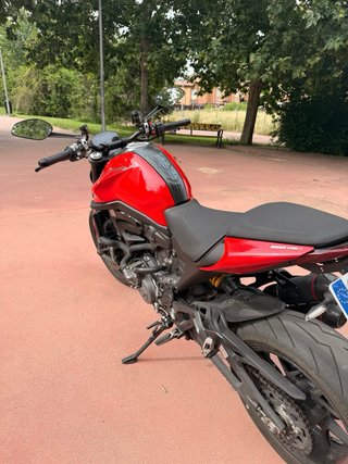Ducati Monster 2025 (9000km) - compatible con A2