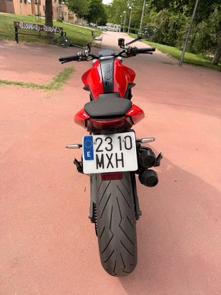 Ducati Monster 2025 (9000km) - compatible con A2