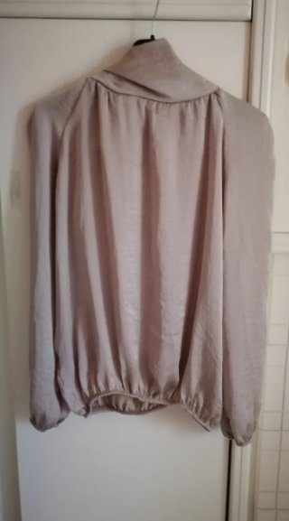 Camicia raso con fiocco beige