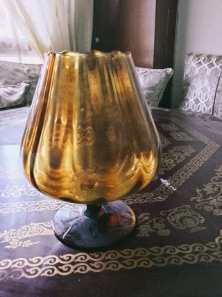 Jarrón de cristal dorado y marrón