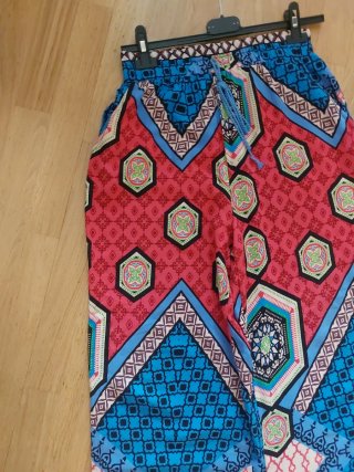 Pantalón ancho estampado talla M