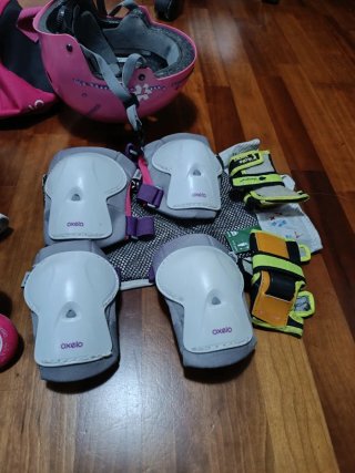 Patines niña T. 34-36 + Protecciones + Casco
