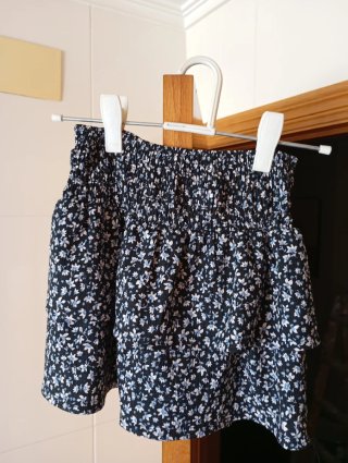 Conjunto  Falda Estampada de flores y Body de Zara