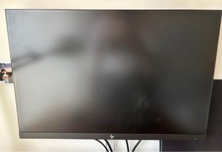 HP Omen Gaming PC con pantalla y teclado