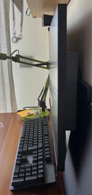 HP Omen Gaming PC con pantalla y teclado