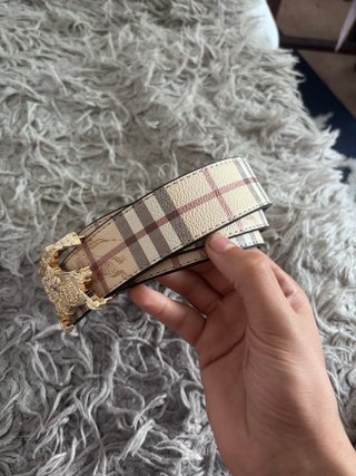 Cinturón Burberry Beige y Dorado