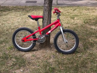 Bicicleta infantil roja 4-6 años