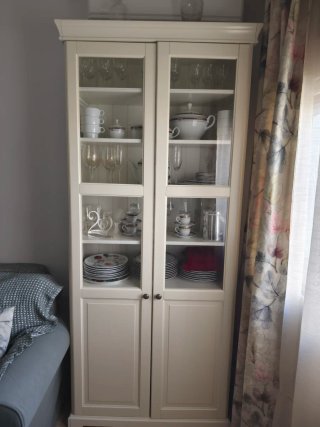 Vitrina Ikea Blanca con Puertas de Cristal