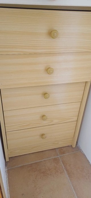Cómoda de madera para dormitorio