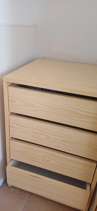 Cómoda de madera para dormitorio