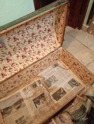 Baúl antiguo madera y metal