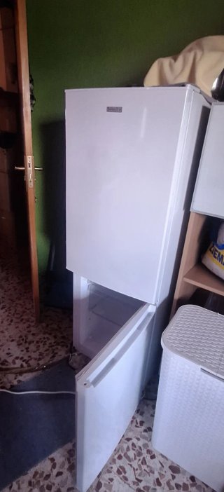 Nevera mediana en buen estado