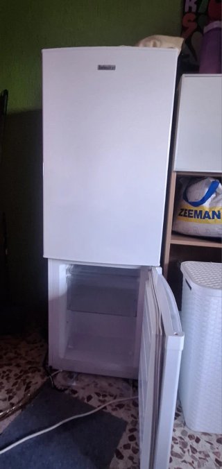 Nevera mediana en buen estado