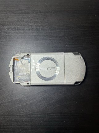 Consola Sony PSP con manuales, cargador y memoria